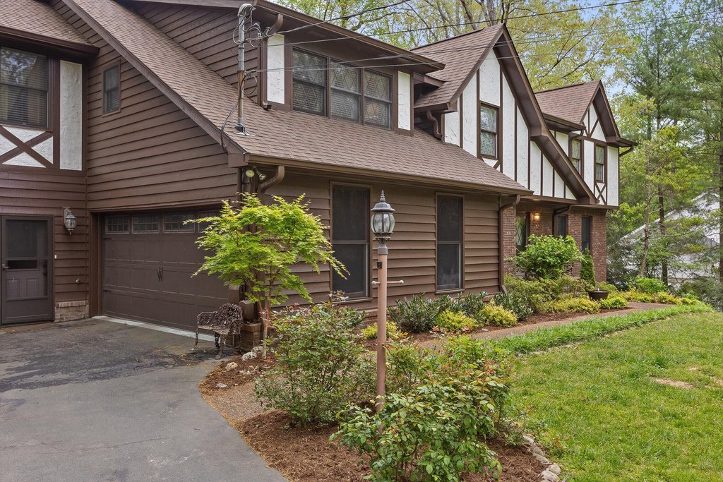 Signal Mountain, Tennessee, 37377, United States, 4 Bedrooms Bedrooms, ,2.5 BathroomsBathrooms,Residential,Forsale,1894386