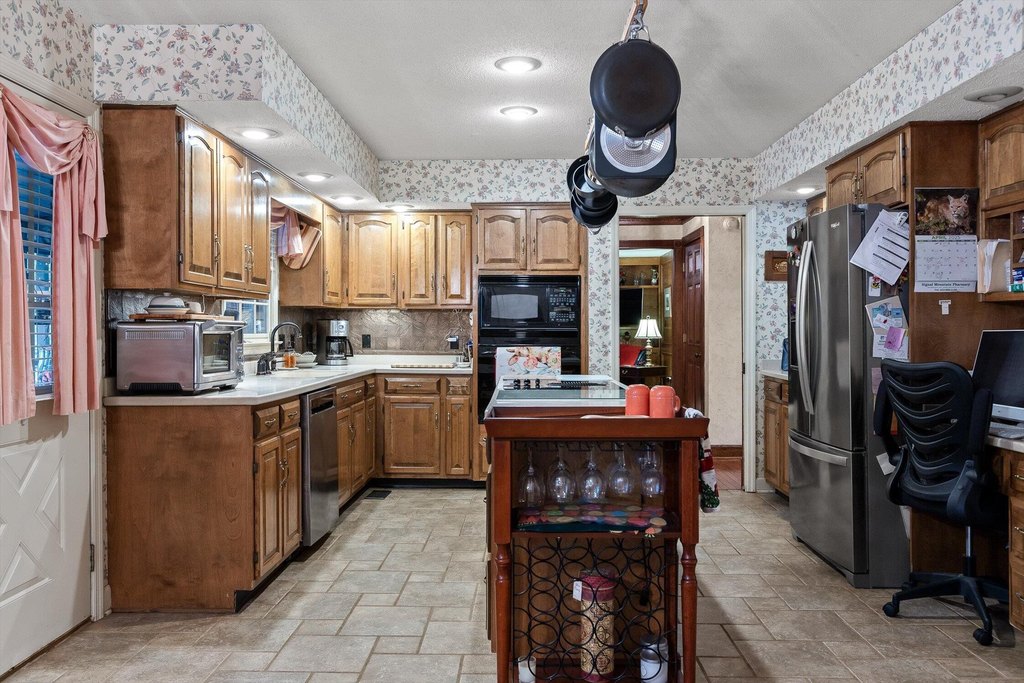 Signal Mountain, Tennessee, 37377, United States, 4 Bedrooms Bedrooms, ,2.5 BathroomsBathrooms,Residential,Forsale,1894386