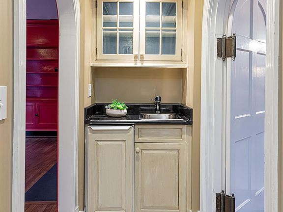 Asheville, North Carolina, 28803, United States, 7 Bedrooms Bedrooms, ,5 BathroomsBathrooms,Residential,Forsale,1886080