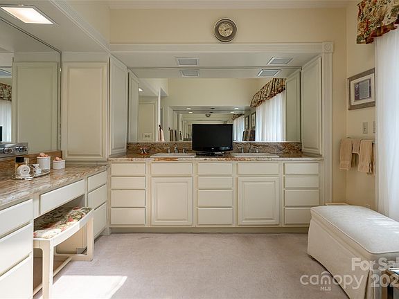 Asheville, North Carolina, 28803, United States, 6 Bedrooms Bedrooms, ,6 BathroomsBathrooms,Residential,Forsale,1886079