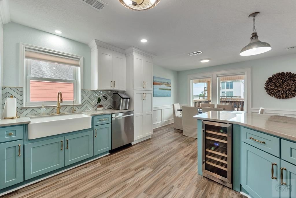 Tiki Island, Texas, 77554, United States, 2 Bedrooms Bedrooms, ,2.5 BathroomsBathrooms,Residential,Forsale,1953101