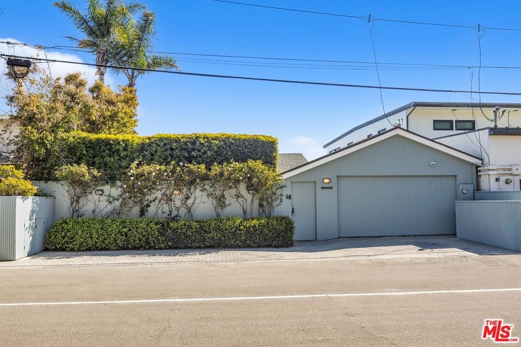 Malibu, California, 90265, United States, 3 Bedrooms Bedrooms, ,3 BathroomsBathrooms,Residential,Forsale,1922128