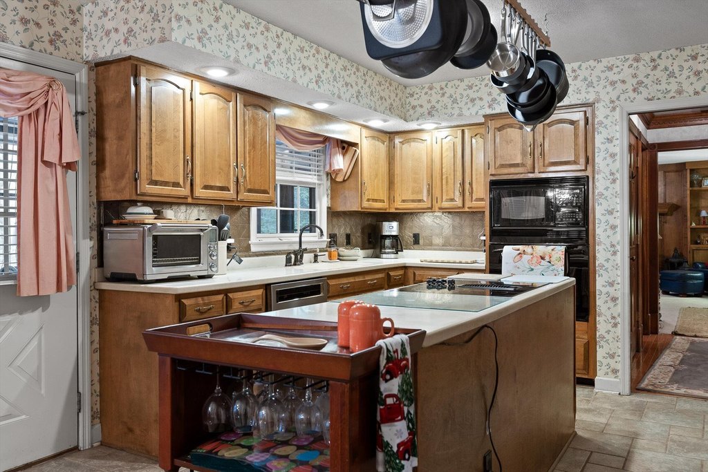 Signal Mountain, Tennessee, 37377, United States, 4 Bedrooms Bedrooms, ,2.5 BathroomsBathrooms,Residential,Forsale,1894386