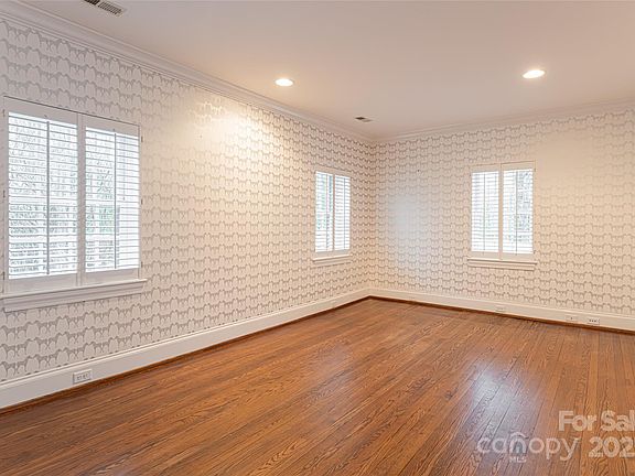 Asheville, North Carolina, 28803, United States, 7 Bedrooms Bedrooms, ,5 BathroomsBathrooms,Residential,Forsale,1886080