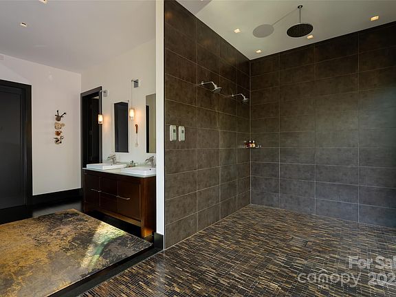 Asheville, North Carolina, 28803, United States, 4 Bedrooms Bedrooms, ,4 BathroomsBathrooms,Residential,Forsale,1886081
