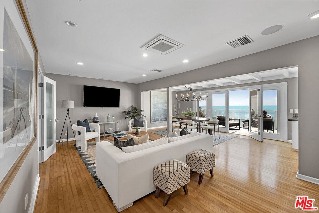 Malibu, California, 90265, United States, 3 Bedrooms Bedrooms, ,3 BathroomsBathrooms,Residential,Forsale,1922128