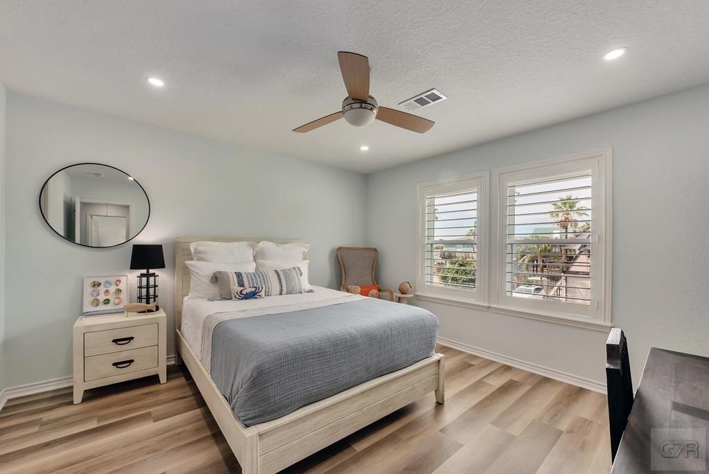 Tiki Island, Texas, 77554, United States, 2 Bedrooms Bedrooms, ,2.5 BathroomsBathrooms,Residential,Forsale,1953101
