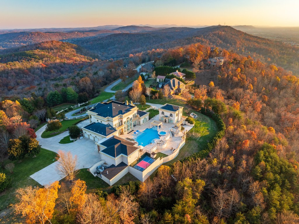 Ooltewah, Tennessee, 37363, United States, 7 Bedrooms Bedrooms, ,8.5 BathroomsBathrooms,Residential,Forsale,1894368