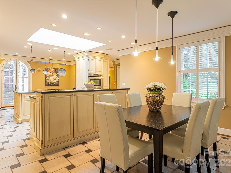 Asheville, North Carolina, 28803, United States, 7 Bedrooms Bedrooms, ,5 BathroomsBathrooms,Residential,Forsale,1886080