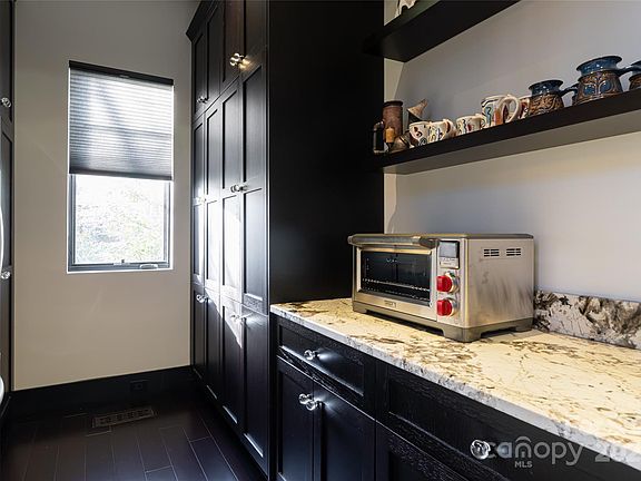 Asheville, North Carolina, 28803, United States, 4 Bedrooms Bedrooms, ,4 BathroomsBathrooms,Residential,Forsale,1886081