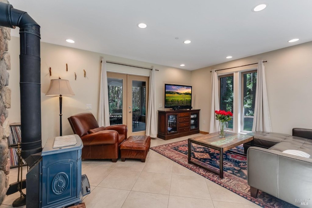 Jenner, California, 95450, United States, 2 Bedrooms Bedrooms, ,2.5 BathroomsBathrooms,Residential,Forsale,1918911
