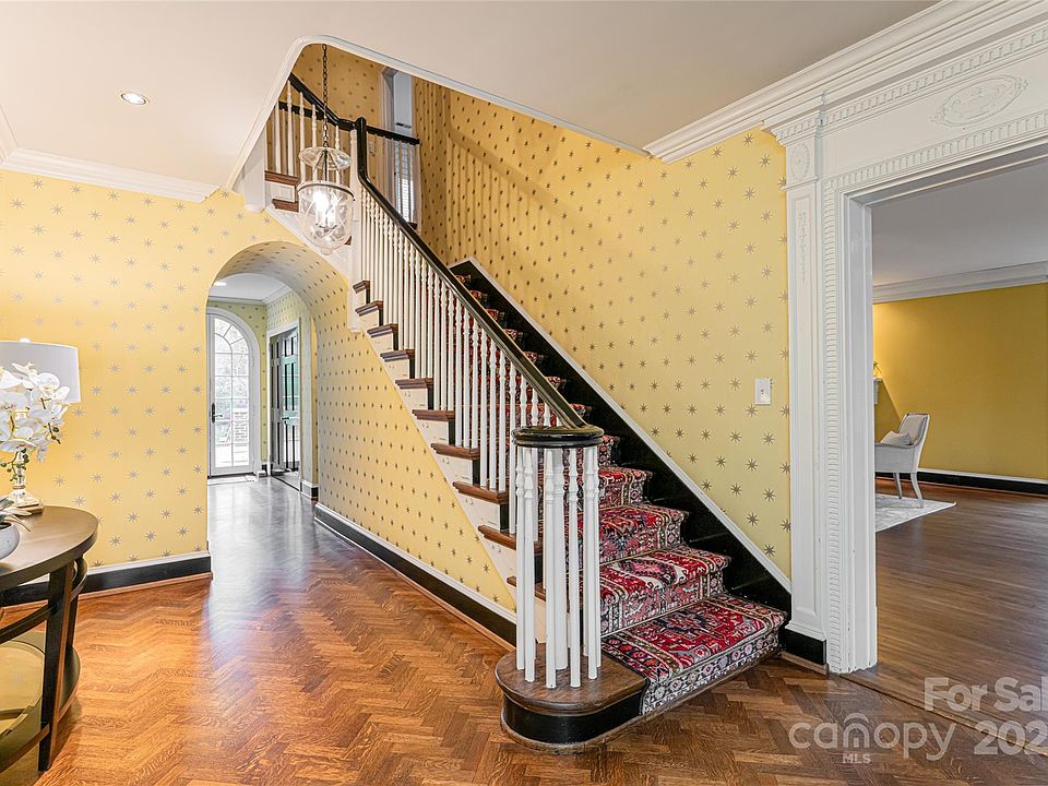 Asheville, North Carolina, 28803, United States, 7 Bedrooms Bedrooms, ,5 BathroomsBathrooms,Residential,Forsale,1886080