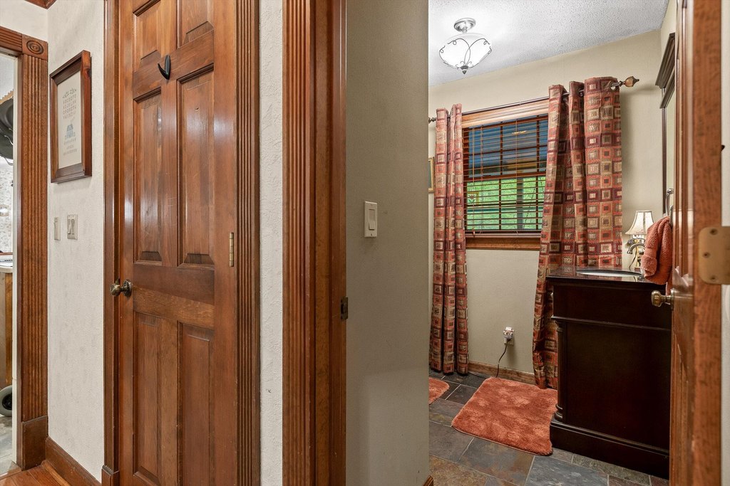 Signal Mountain, Tennessee, 37377, United States, 4 Bedrooms Bedrooms, ,2.5 BathroomsBathrooms,Residential,Forsale,1894386