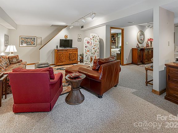 Asheville, North Carolina, 28803, United States, 6 Bedrooms Bedrooms, ,6 BathroomsBathrooms,Residential,Forsale,1886079