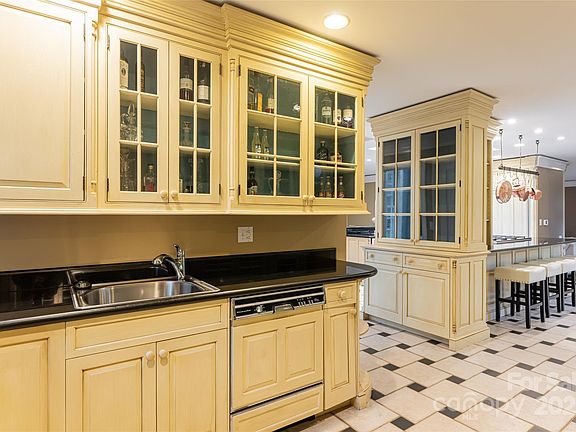 Asheville, North Carolina, 28803, United States, 7 Bedrooms Bedrooms, ,5 BathroomsBathrooms,Residential,Forsale,1886080