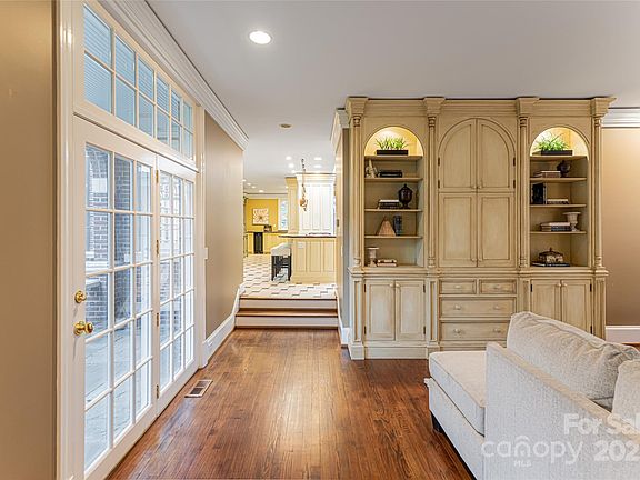 Asheville, North Carolina, 28803, United States, 7 Bedrooms Bedrooms, ,5 BathroomsBathrooms,Residential,Forsale,1886080