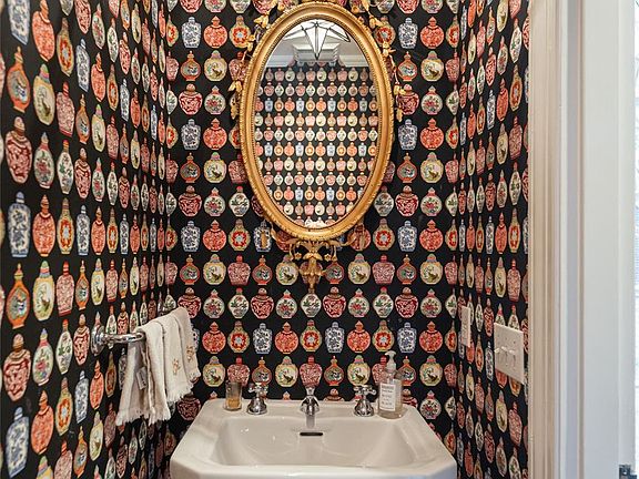 Asheville, North Carolina, 28803, United States, 7 Bedrooms Bedrooms, ,5 BathroomsBathrooms,Residential,Forsale,1886080