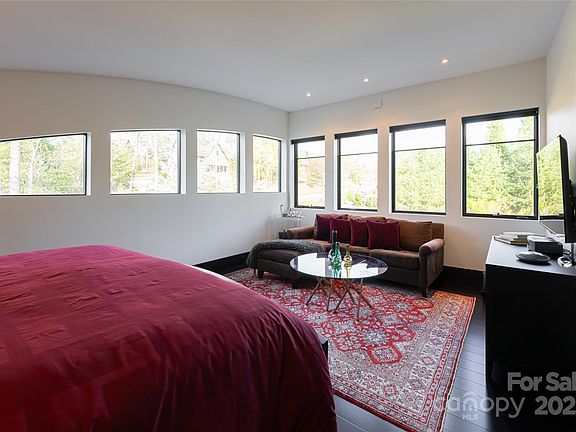 Asheville, North Carolina, 28803, United States, 4 Bedrooms Bedrooms, ,4 BathroomsBathrooms,Residential,Forsale,1886081