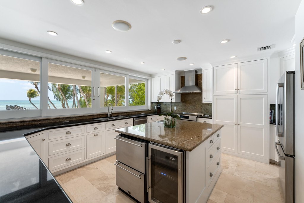 Lower Matecumbe, Florida, 33036, United States, 5 Bedrooms Bedrooms, ,6.5 BathroomsBathrooms,Residential,Forsale,1971976