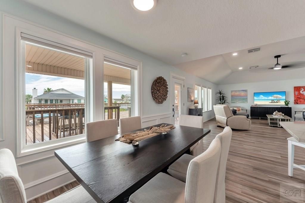 Tiki Island, Texas, 77554, United States, 2 Bedrooms Bedrooms, ,2.5 BathroomsBathrooms,Residential,Forsale,1953101