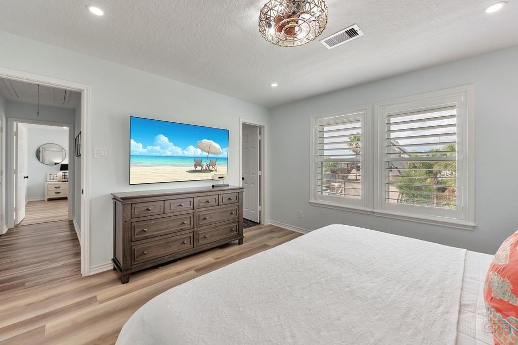 Tiki Island, Texas, 77554, United States, 2 Bedrooms Bedrooms, ,2.5 BathroomsBathrooms,Residential,Forsale,1953101