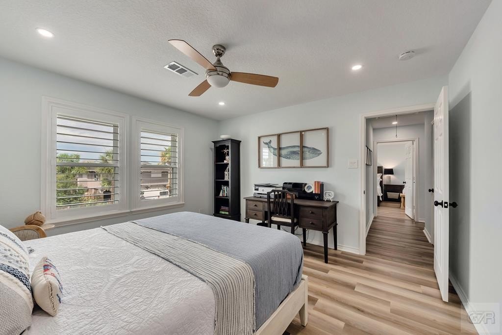 Tiki Island, Texas, 77554, United States, 2 Bedrooms Bedrooms, ,2.5 BathroomsBathrooms,Residential,Forsale,1953101