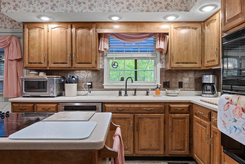 Signal Mountain, Tennessee, 37377, United States, 4 Bedrooms Bedrooms, ,2.5 BathroomsBathrooms,Residential,Forsale,1894386