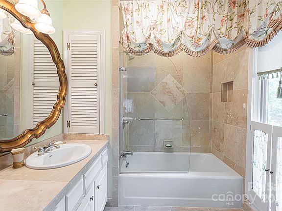 Asheville, North Carolina, 28803, United States, 6 Bedrooms Bedrooms, ,6 BathroomsBathrooms,Residential,Forsale,1886079