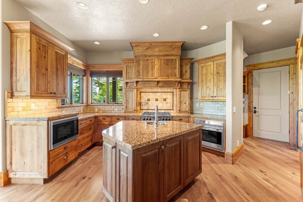 Donnelly, Idaho, 83615, United States, 4 Bedrooms Bedrooms, ,3.5 BathroomsBathrooms,Residential,Forsale,1889369