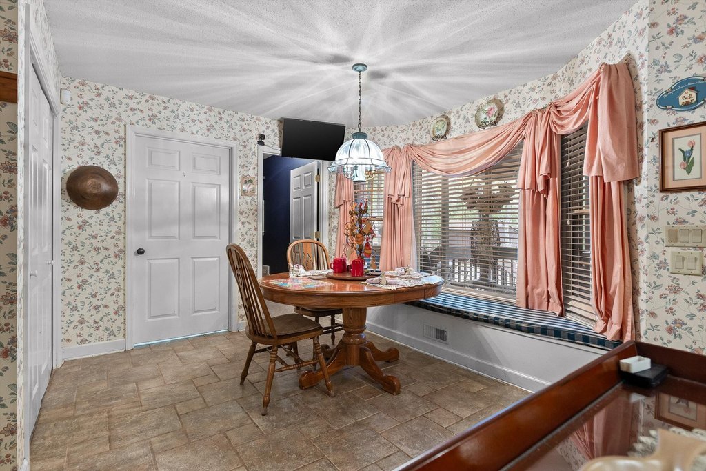 Signal Mountain, Tennessee, 37377, United States, 4 Bedrooms Bedrooms, ,2.5 BathroomsBathrooms,Residential,Forsale,1894386