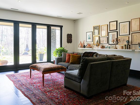 Asheville, North Carolina, 28803, United States, 4 Bedrooms Bedrooms, ,4 BathroomsBathrooms,Residential,Forsale,1886081