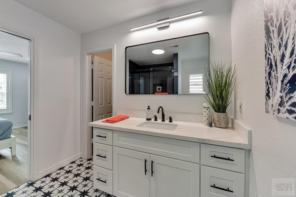 Tiki Island, Texas, 77554, United States, 2 Bedrooms Bedrooms, ,2.5 BathroomsBathrooms,Residential,Forsale,1953101