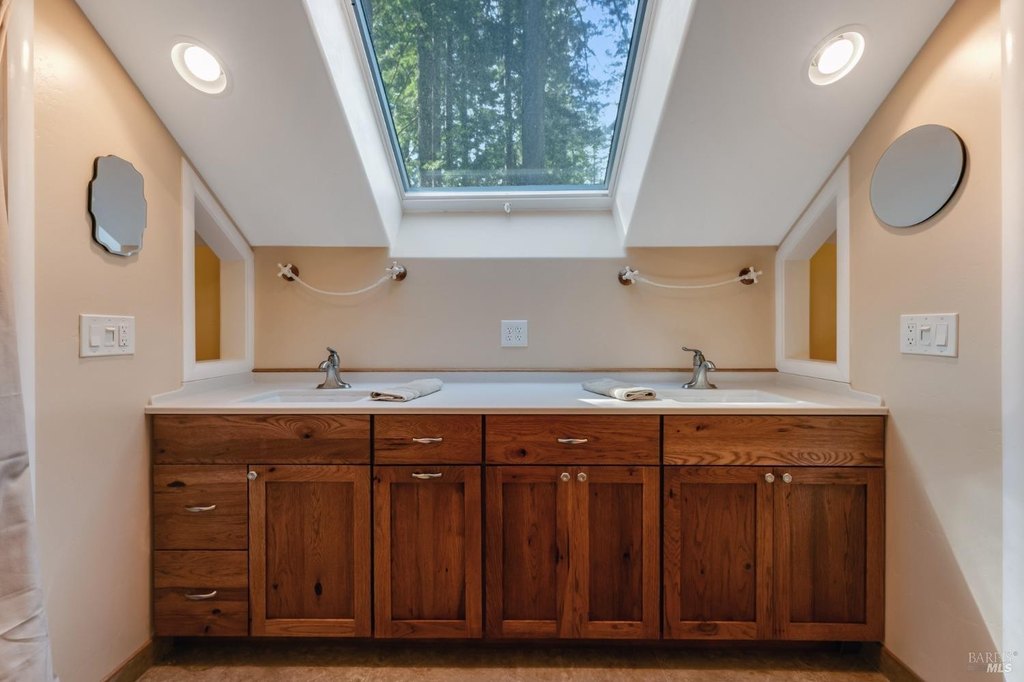 Jenner, California, 95450, United States, 2 Bedrooms Bedrooms, ,2.5 BathroomsBathrooms,Residential,Forsale,1918911