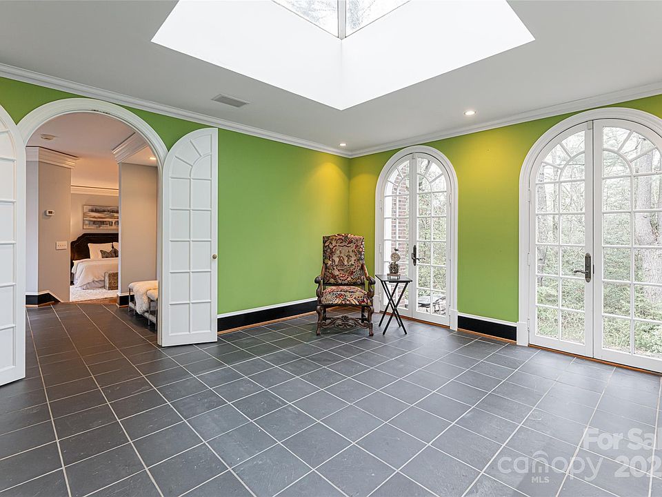 Asheville, North Carolina, 28803, United States, 7 Bedrooms Bedrooms, ,5 BathroomsBathrooms,Residential,Forsale,1886080