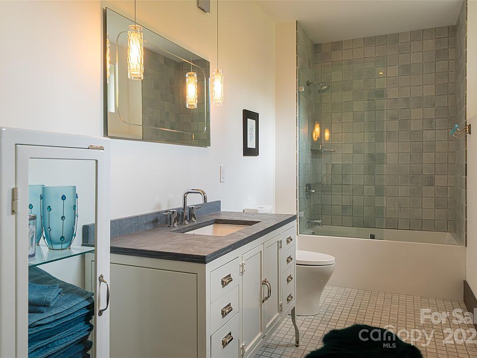 Asheville, North Carolina, 28803, United States, 4 Bedrooms Bedrooms, ,4 BathroomsBathrooms,Residential,Forsale,1886081