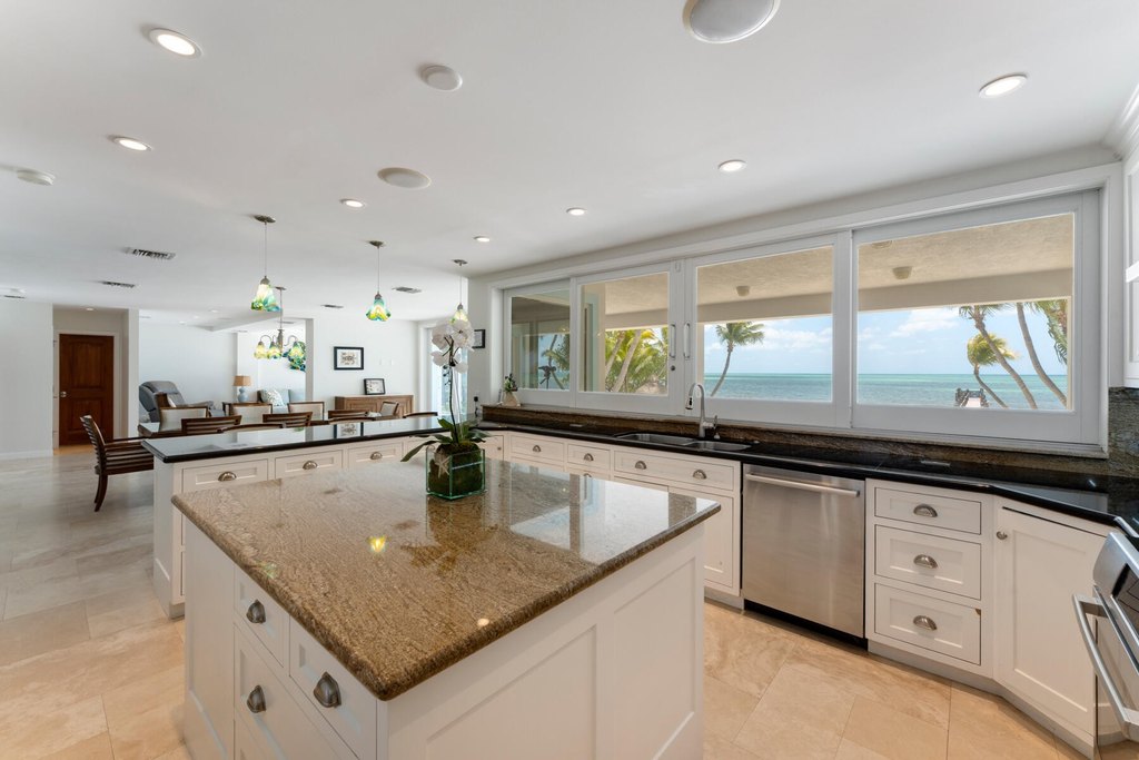 Lower Matecumbe, Florida, 33036, United States, 5 Bedrooms Bedrooms, ,6.5 BathroomsBathrooms,Residential,Forsale,1971976