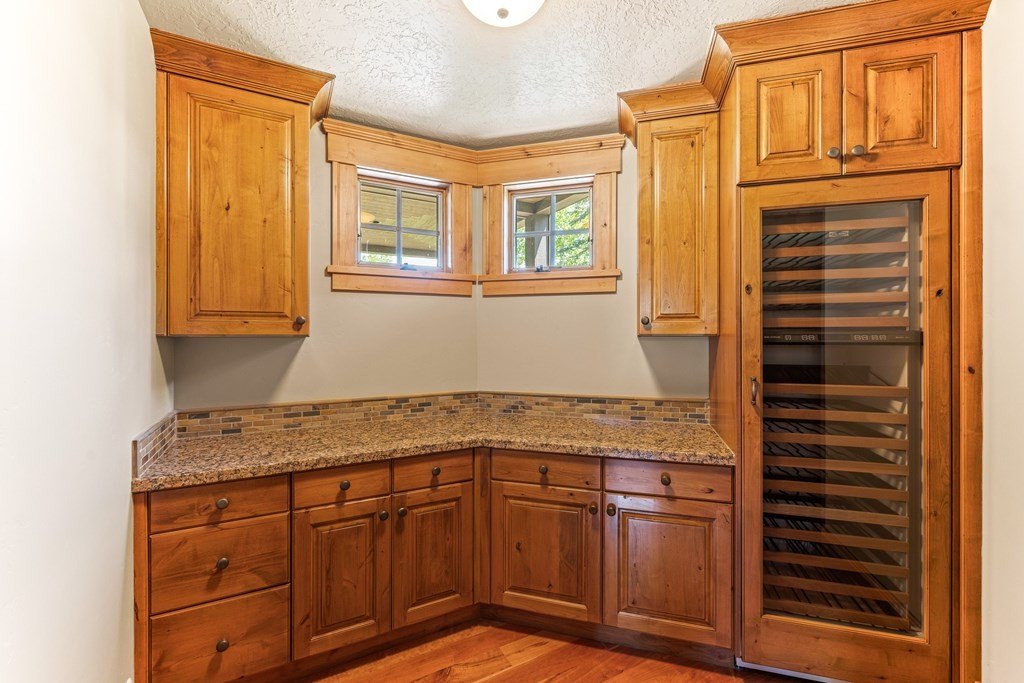Donnelly, Idaho, 83615, United States, 4 Bedrooms Bedrooms, ,3.5 BathroomsBathrooms,Residential,Forsale,1889369
