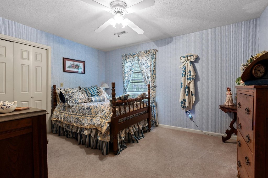 Signal Mountain, Tennessee, 37377, United States, 4 Bedrooms Bedrooms, ,2.5 BathroomsBathrooms,Residential,Forsale,1894386