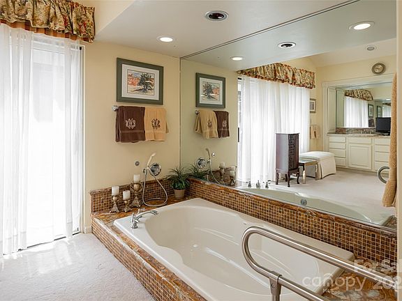 Asheville, North Carolina, 28803, United States, 6 Bedrooms Bedrooms, ,6 BathroomsBathrooms,Residential,Forsale,1886079