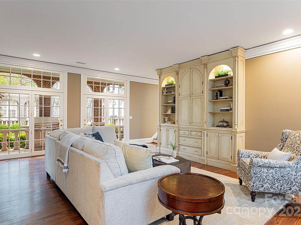 Asheville, North Carolina, 28803, United States, 7 Bedrooms Bedrooms, ,5 BathroomsBathrooms,Residential,Forsale,1886080