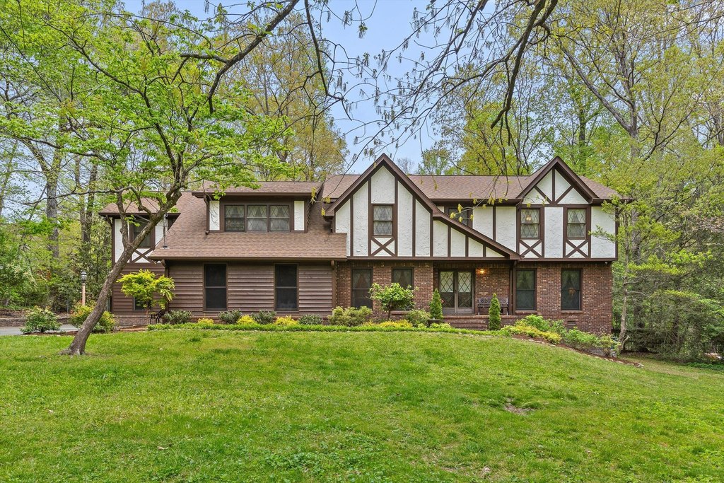 Signal Mountain, Tennessee, 37377, United States, 4 Bedrooms Bedrooms, ,2.5 BathroomsBathrooms,Residential,Forsale,1894386