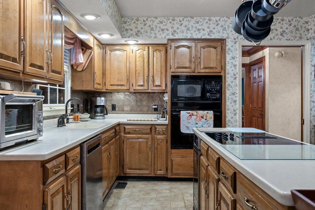 Signal Mountain, Tennessee, 37377, United States, 4 Bedrooms Bedrooms, ,2.5 BathroomsBathrooms,Residential,Forsale,1894386