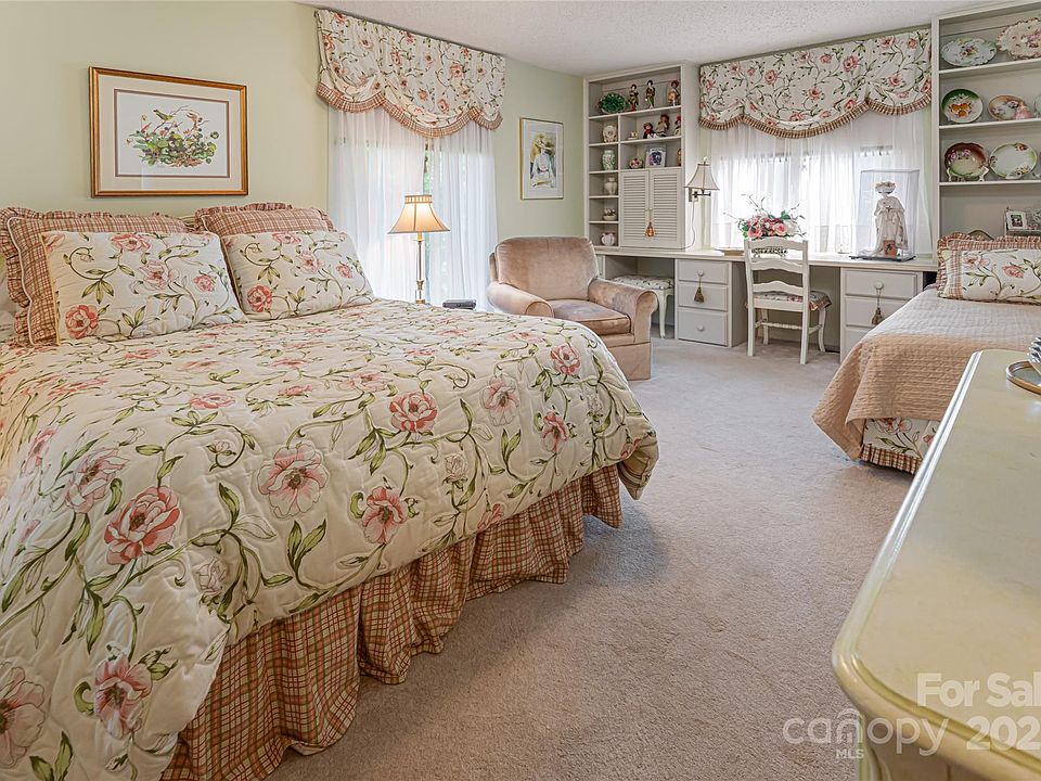 Asheville, North Carolina, 28803, United States, 6 Bedrooms Bedrooms, ,6 BathroomsBathrooms,Residential,Forsale,1886079