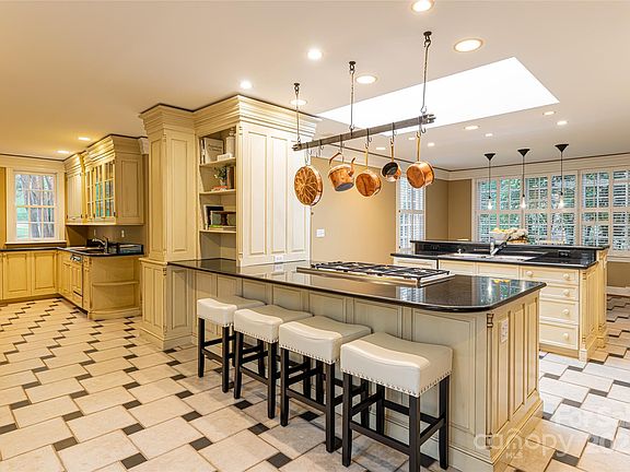 Asheville, North Carolina, 28803, United States, 7 Bedrooms Bedrooms, ,5 BathroomsBathrooms,Residential,Forsale,1886080