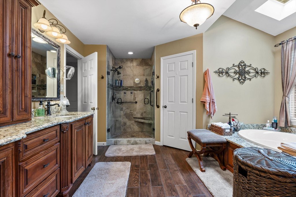 Signal Mountain, Tennessee, 37377, United States, 4 Bedrooms Bedrooms, ,2.5 BathroomsBathrooms,Residential,Forsale,1894386