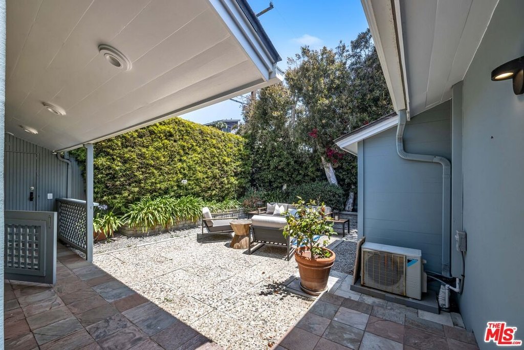 Malibu, California, 90265, United States, 3 Bedrooms Bedrooms, ,3 BathroomsBathrooms,Residential,Forsale,1922128