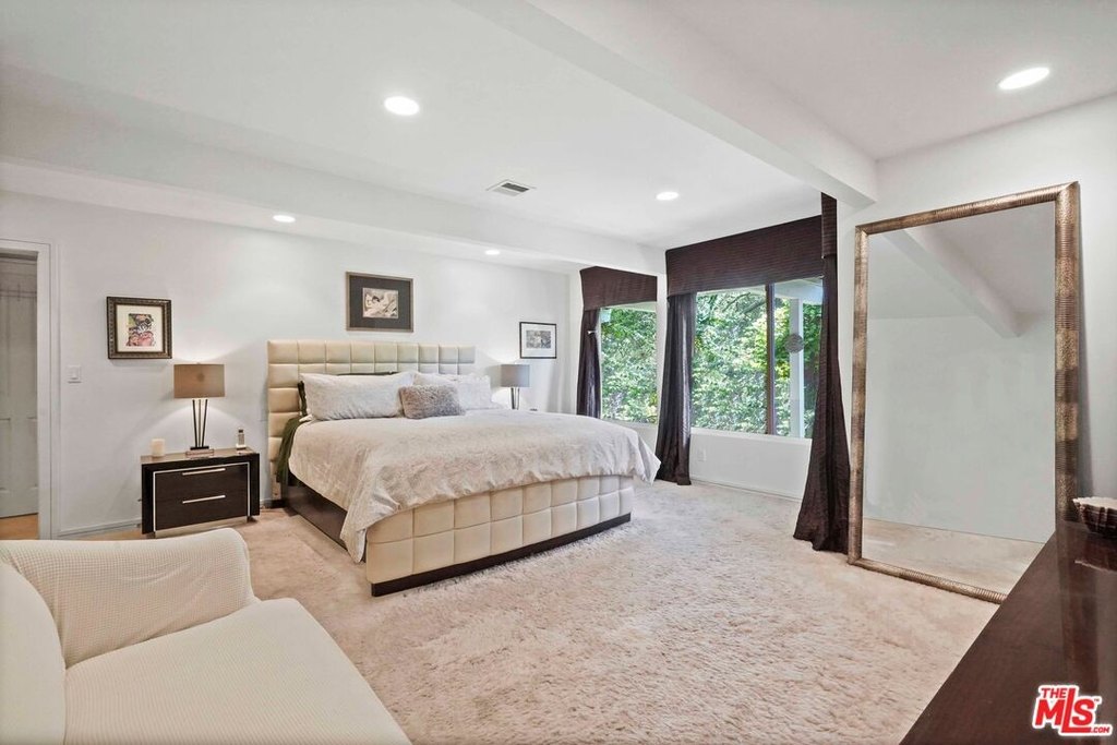 Calabasas, California, 91302, United States, 4 Bedrooms Bedrooms, ,3 BathroomsBathrooms,Residential,Forsale,1922115