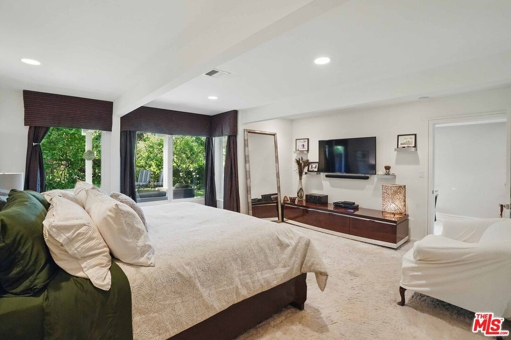 Calabasas, California, 91302, United States, 4 Bedrooms Bedrooms, ,3 BathroomsBathrooms,Residential,Forsale,1922115