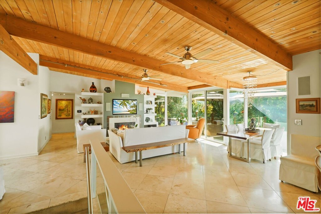 Calabasas, California, 91302, United States, 4 Bedrooms Bedrooms, ,3 BathroomsBathrooms,Residential,Forsale,1922115
