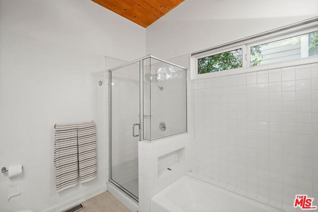 Calabasas, California, 91302, United States, 4 Bedrooms Bedrooms, ,3 BathroomsBathrooms,Residential,Forsale,1922115